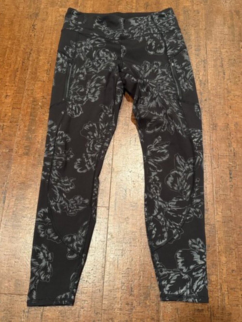 Athleta Women’s Medium High Rise Bloom Black Rainier Reflective Tight Leggings